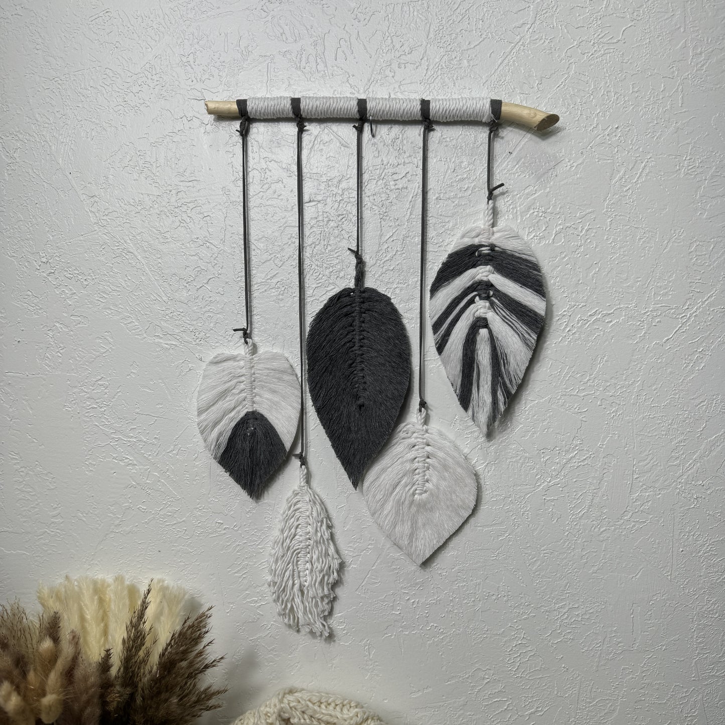 Macrame | Grey and White Feathers Array