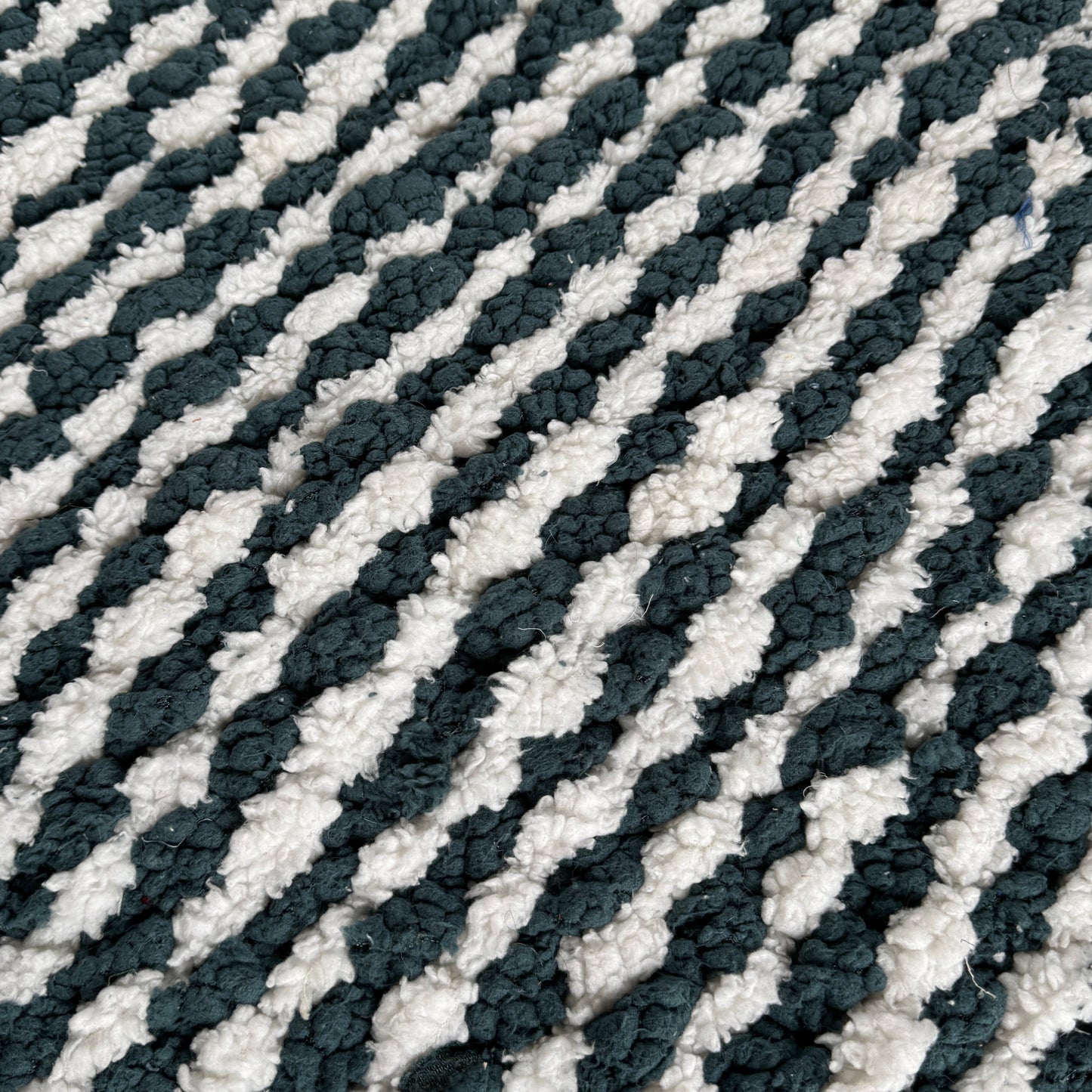 Rug | Reversible | Dark Green and White Stripe Pattern