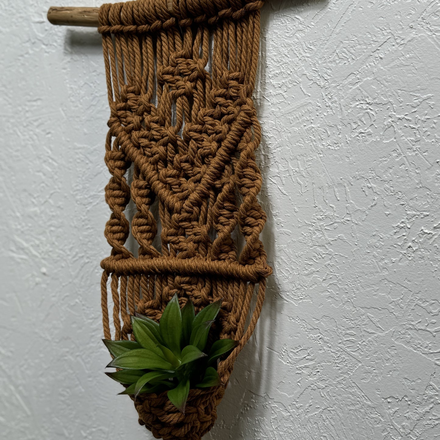 Macrame - Air Plant Hanger - Caramel Arrow