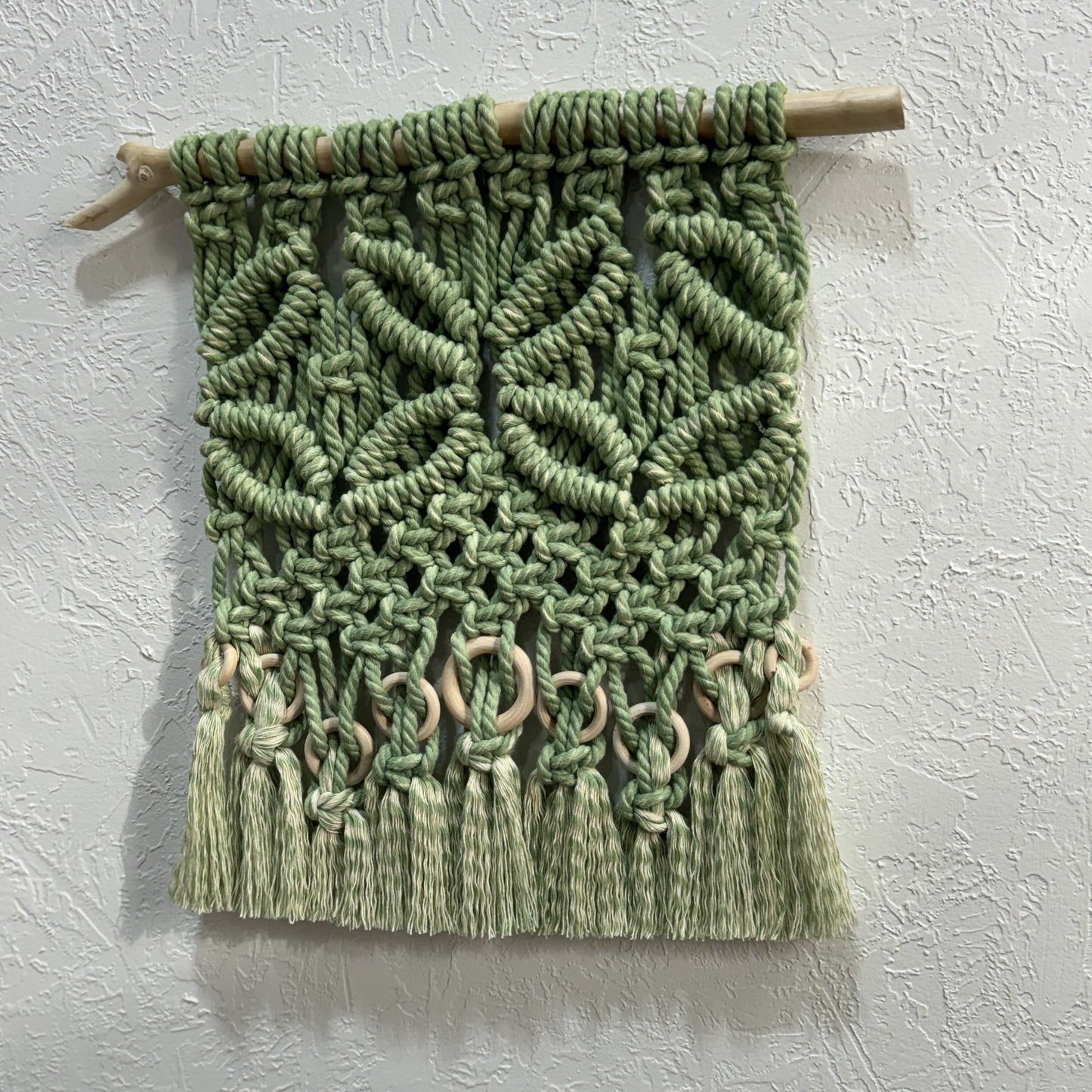 Macrame - Green Poly Floral w/Rings