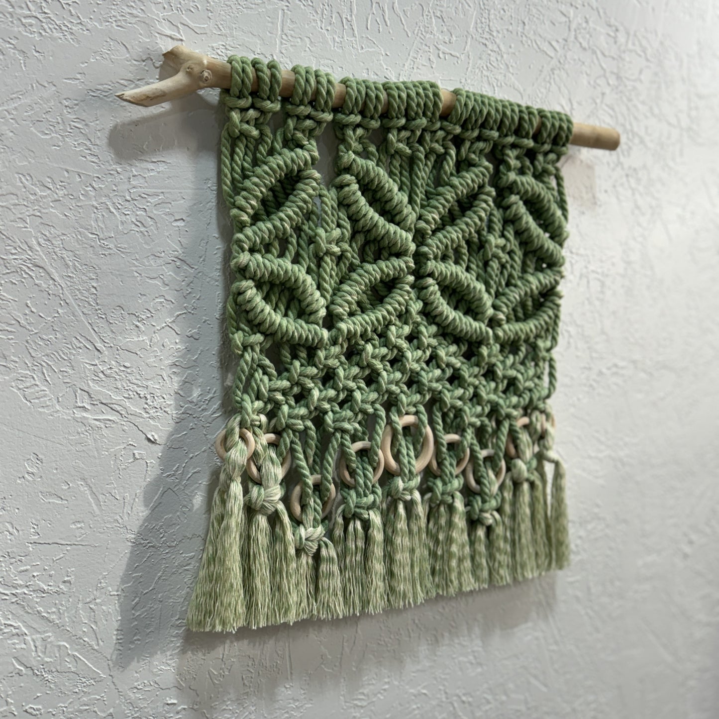 Macrame - Green Poly Floral w/Rings