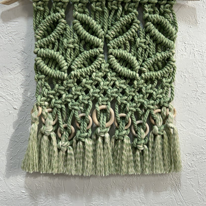 Macrame - Green Poly Floral w/Rings