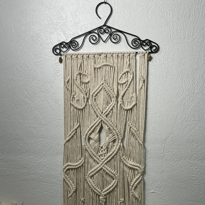 Macrame - Heartfelt Hanger Renaissance