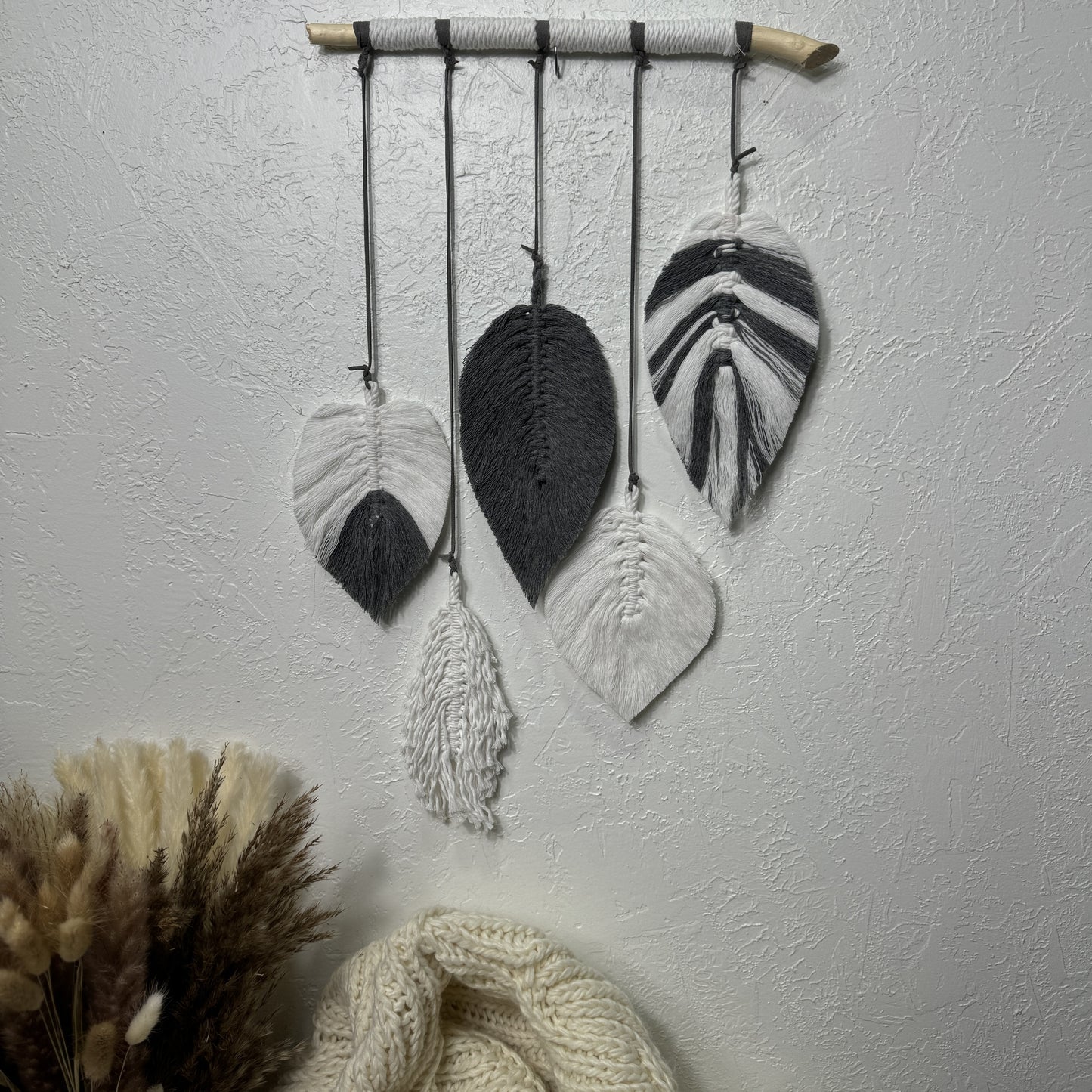 Macrame | Grey and White Feathers Array