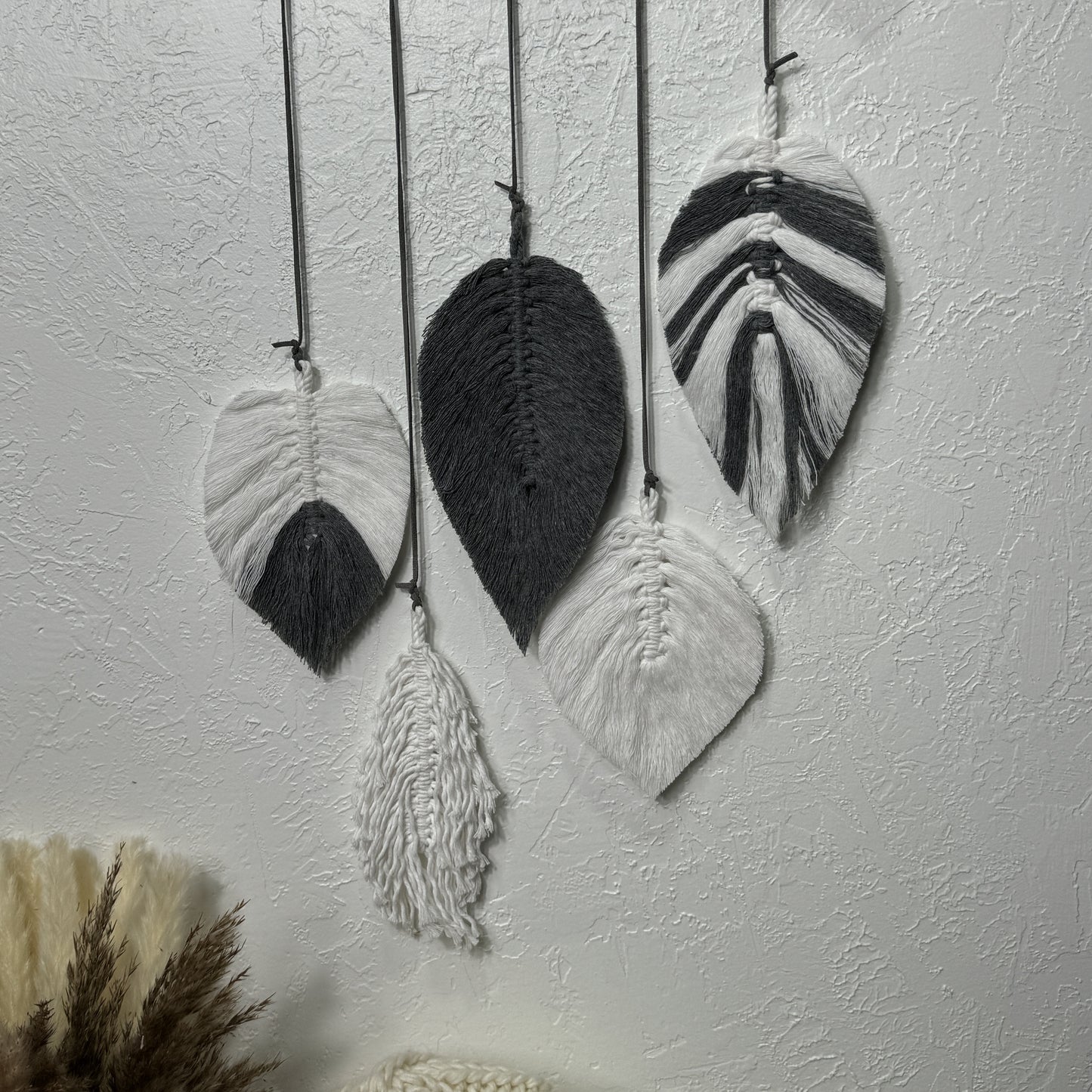 Macrame | Grey and White Feathers Array
