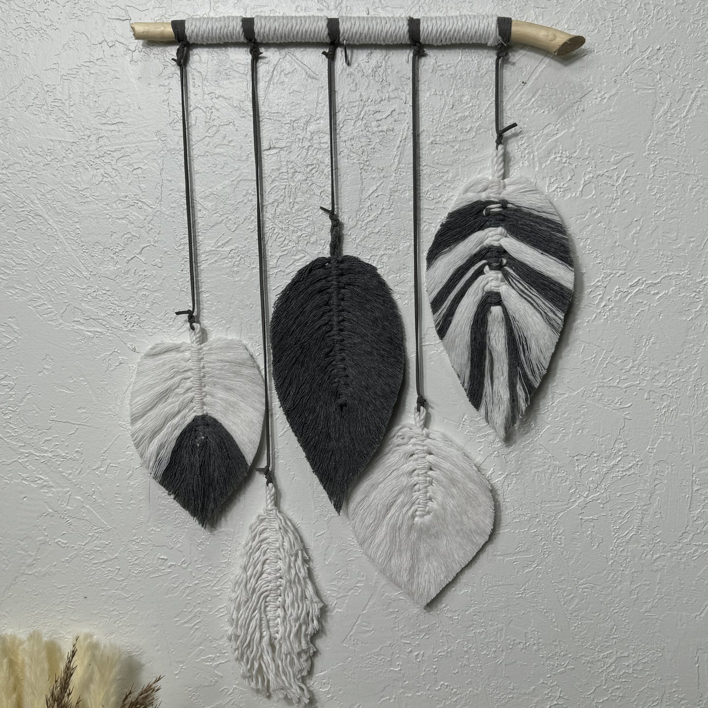 Macrame | Grey and White Feathers Array