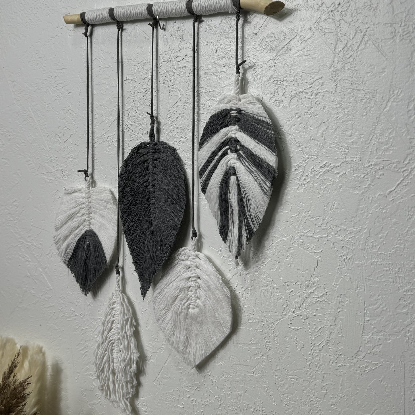 Macrame | Grey and White Feathers Array