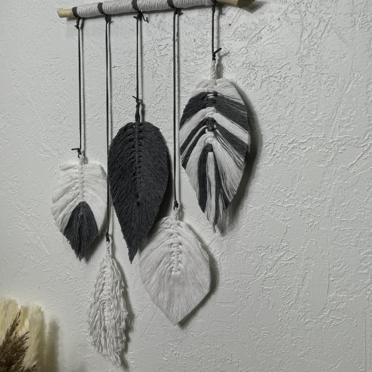 Macrame | Grey and White Feathers Array
