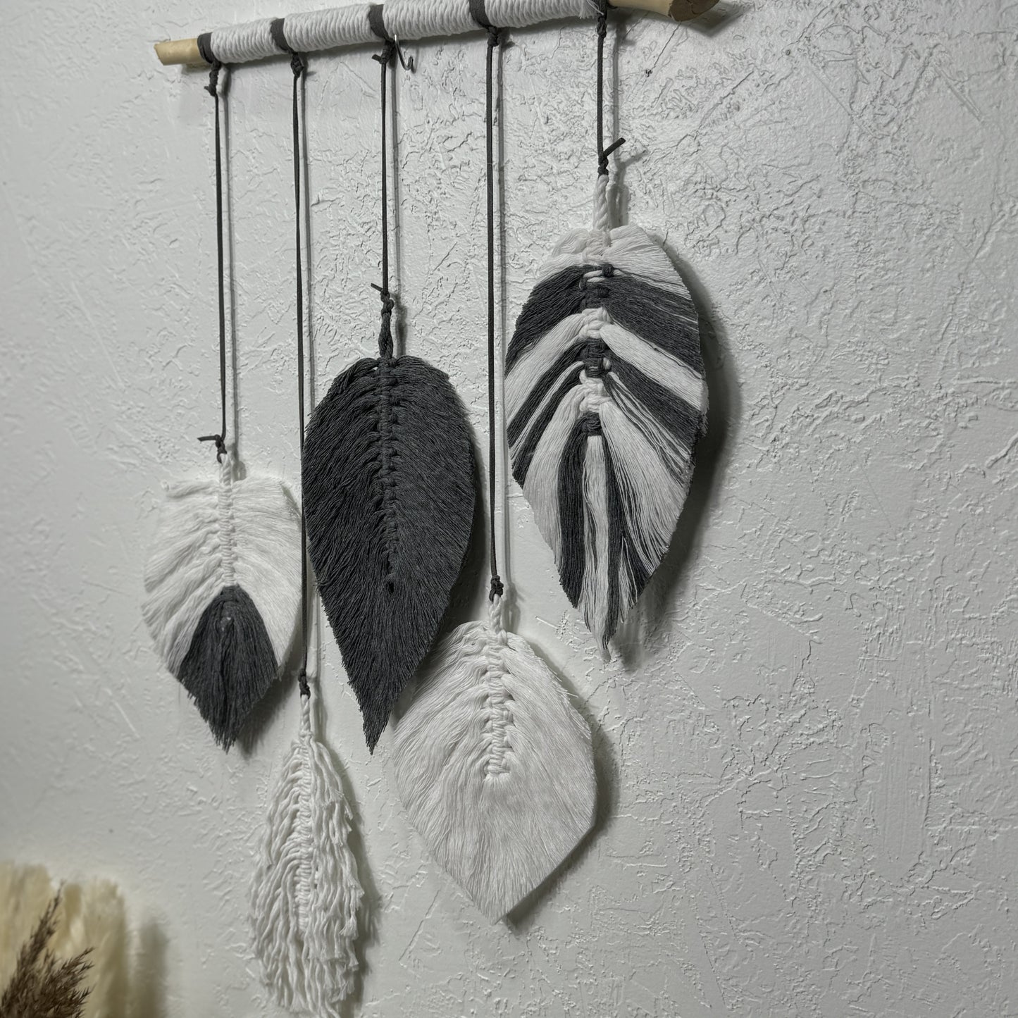 Macrame | Grey and White Feathers Array
