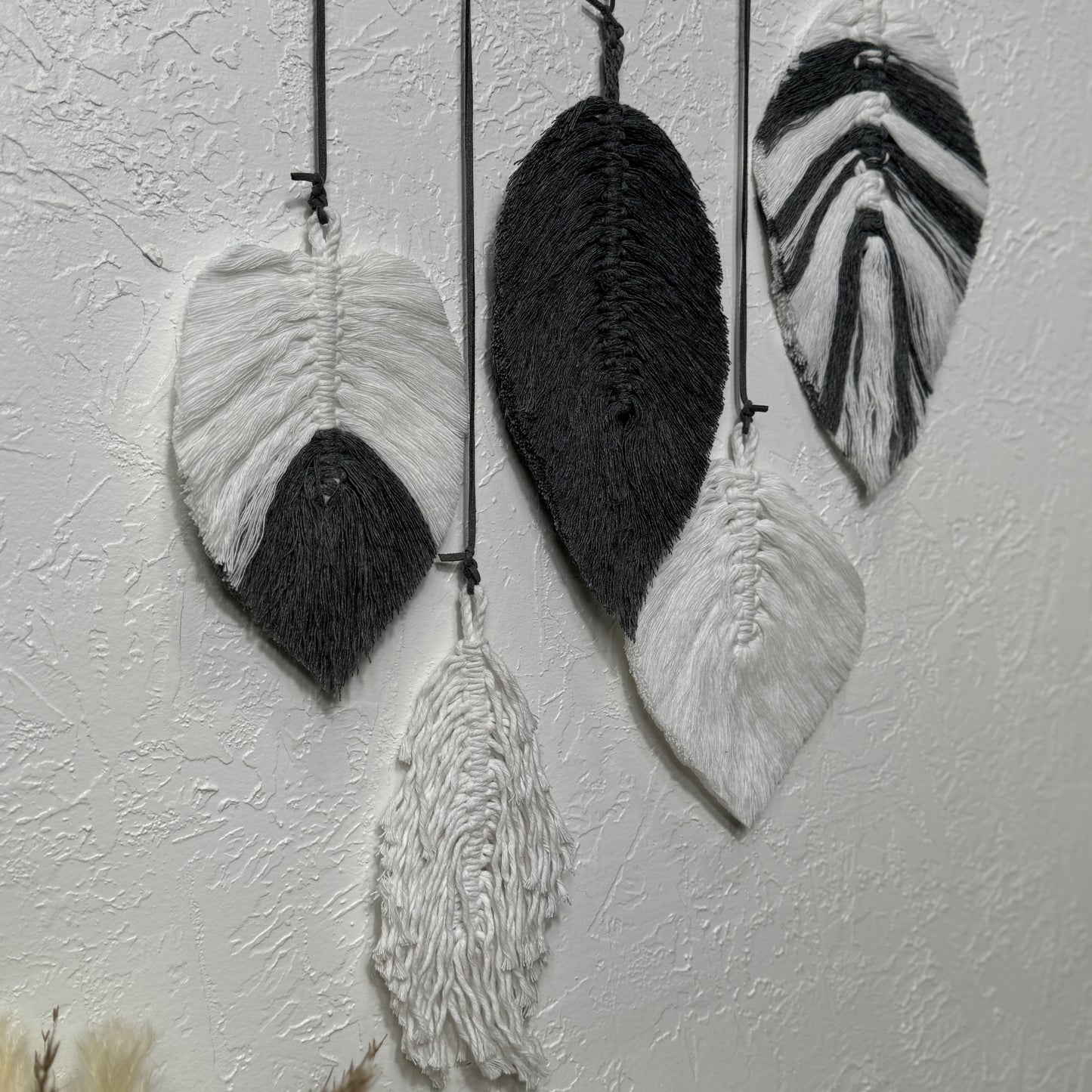Macrame | Grey and White Feathers Array
