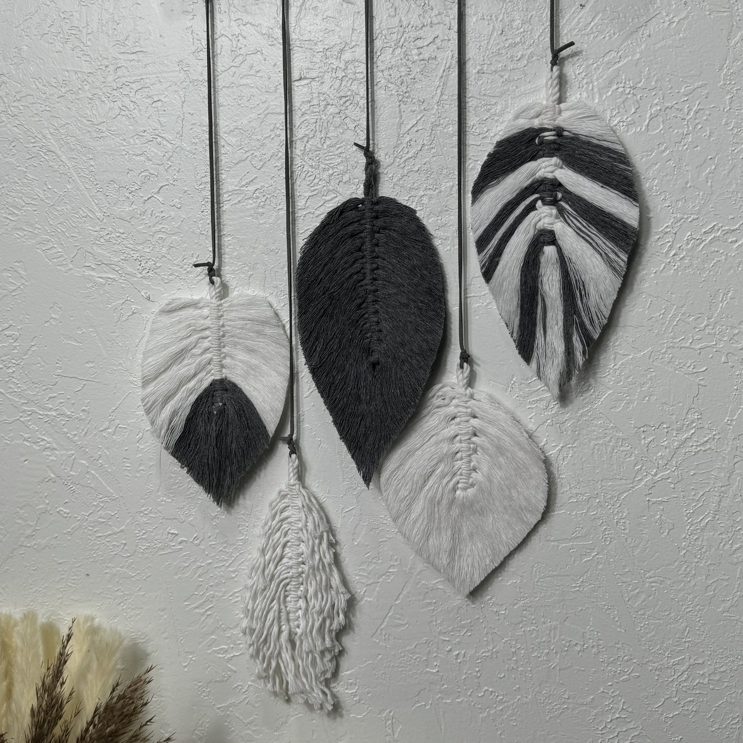Macrame | Grey and White Feathers Array