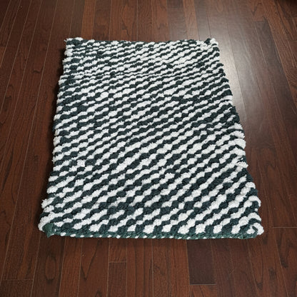 Rug | Reversible | Dark Green and White Stripe Pattern