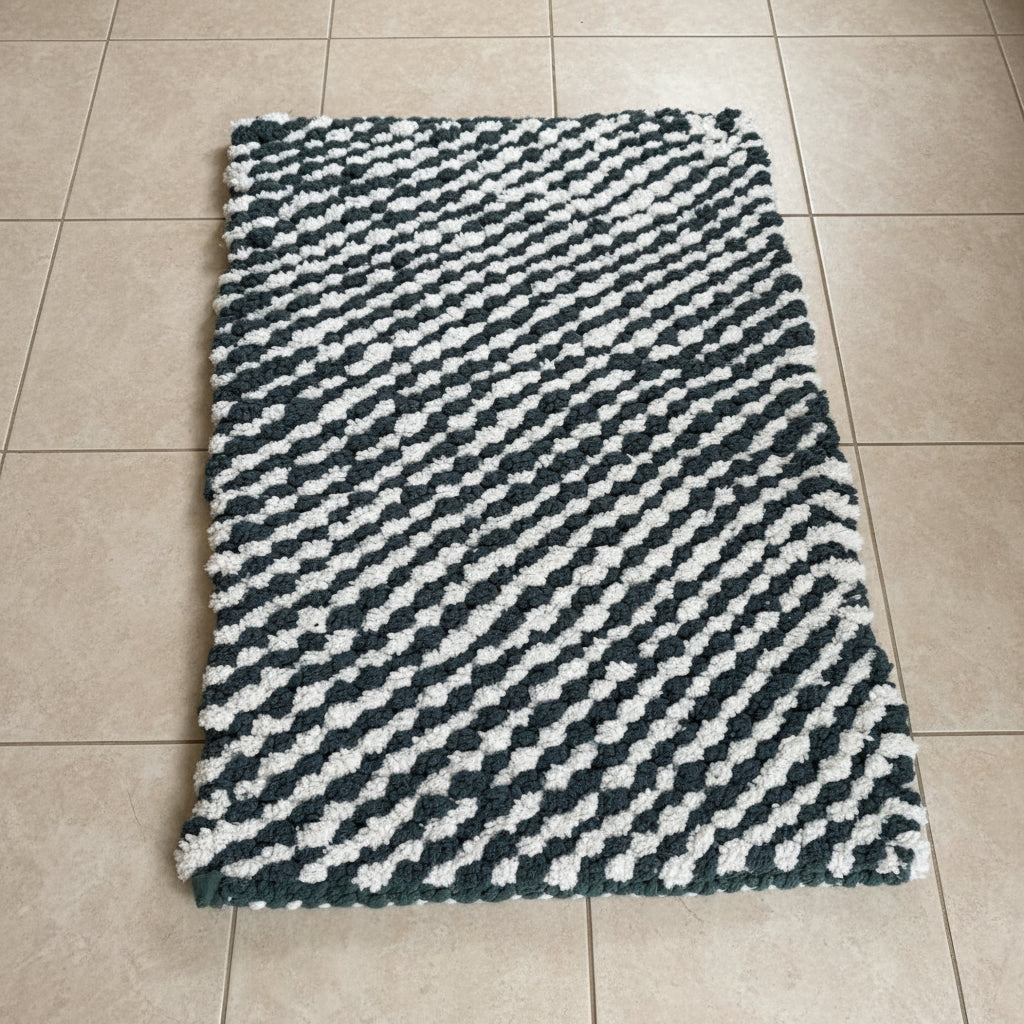 Rug | Reversible | Dark Green and White Stripe Pattern