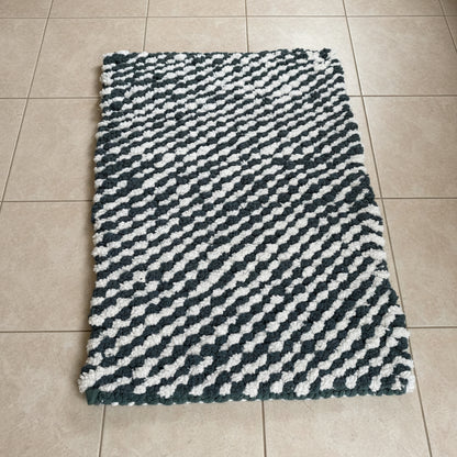 Rug | Reversible | Dark Green and White Stripe Pattern