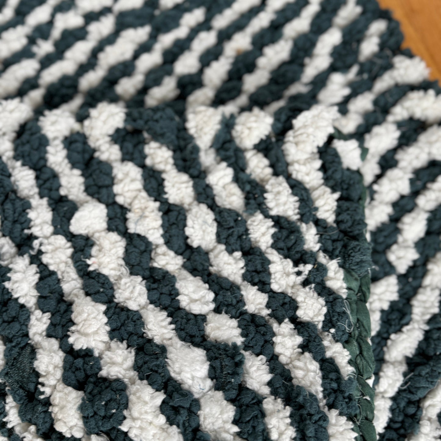 Rug | Reversible | Dark Green and White Stripe Pattern